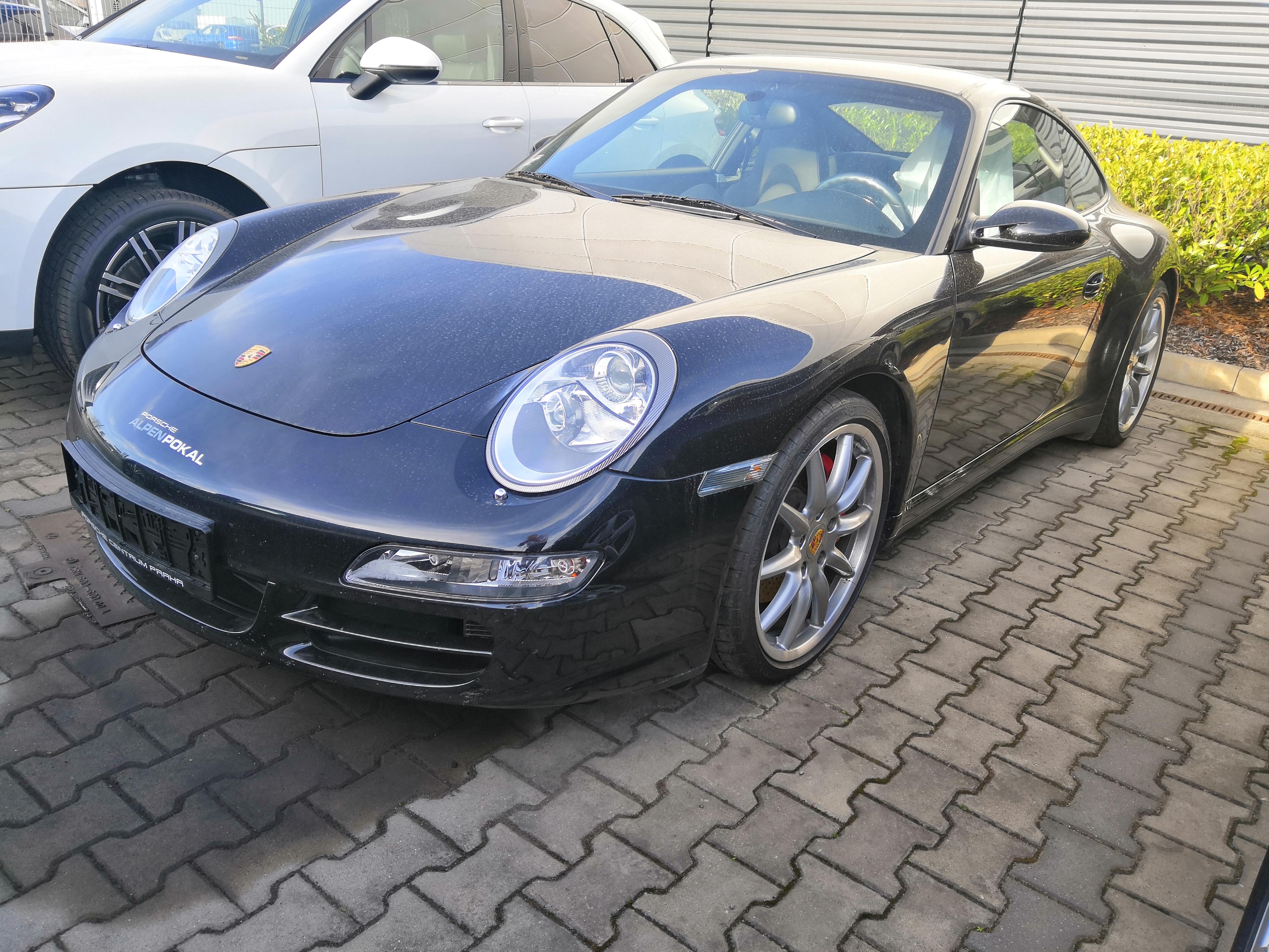 Automobil Porsche 911 Carrera 4S