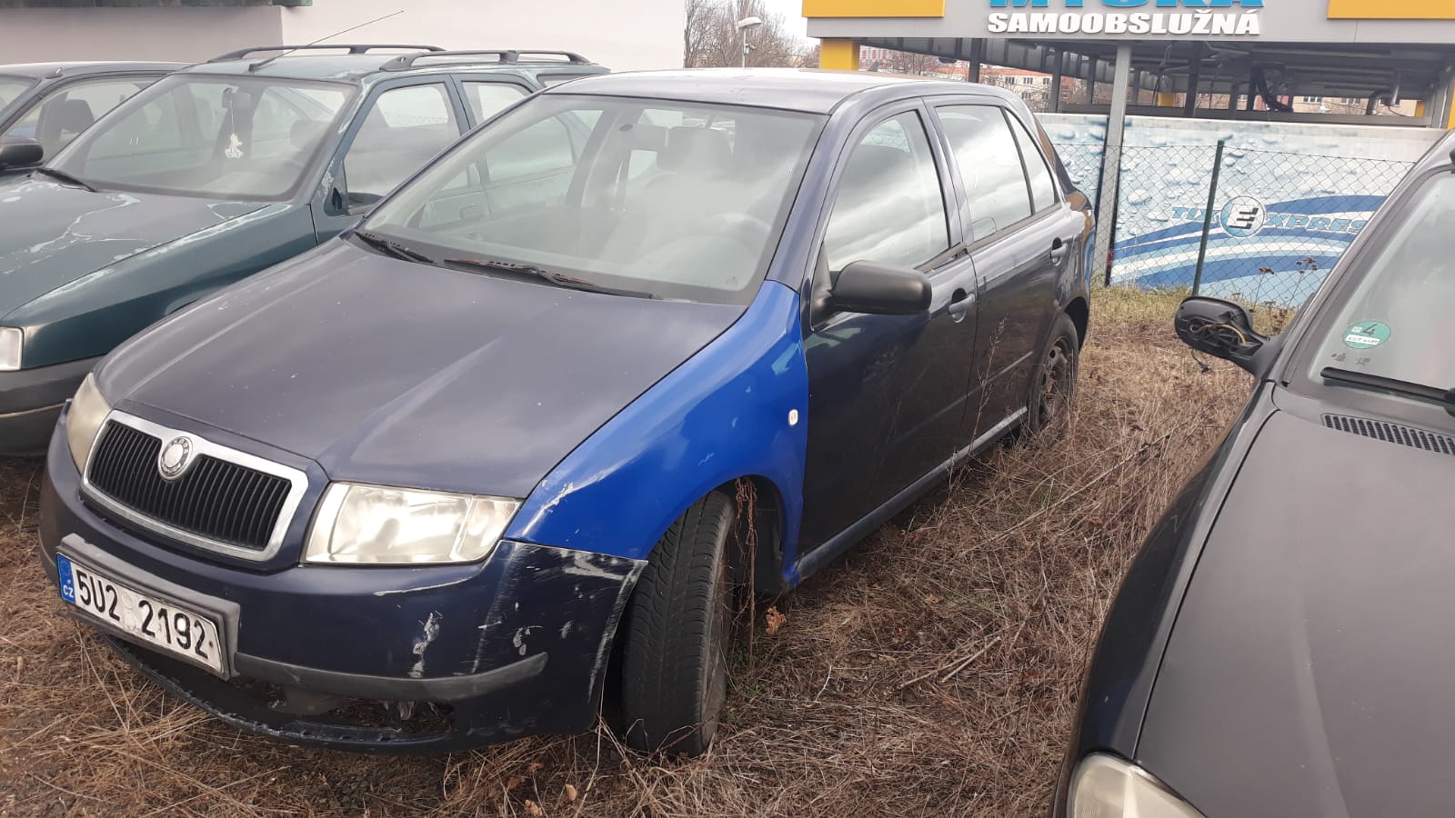 Osobní automobil Škoda Fabia, pozemek Dobrčice