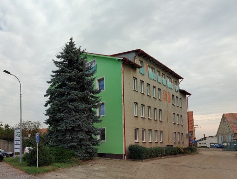 Občanská vybavenost + pozemky Dobroměřice